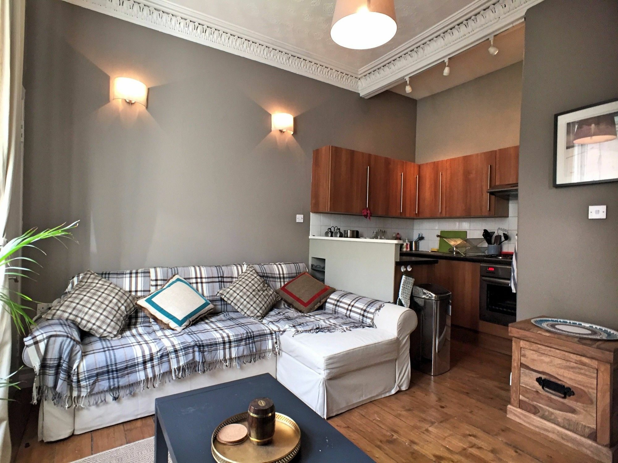 1 Bedroom Flat In Apartment